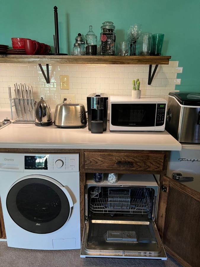 Cozy Loft With Parking And Private Patio W/ Grill Apartment Wilmington Bagian luar foto