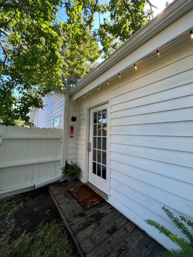 Cozy Loft With Parking And Private Patio W/ Grill Apartment Wilmington Bagian luar foto