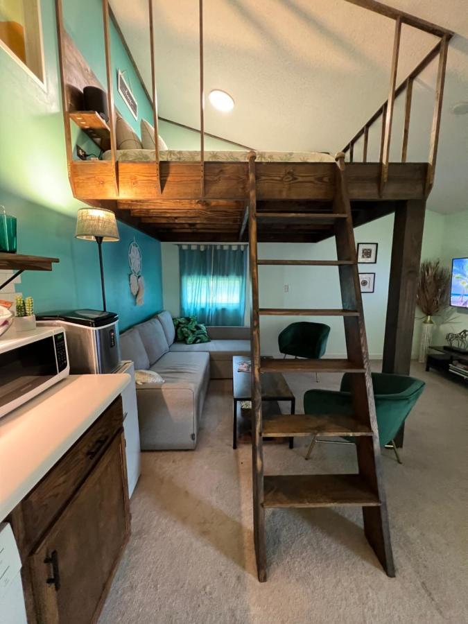 Cozy Loft With Parking And Private Patio W/ Grill Apartment Wilmington Bagian luar foto