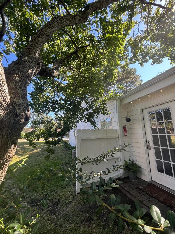 Cozy Loft With Parking And Private Patio W/ Grill Apartment Wilmington Bagian luar foto