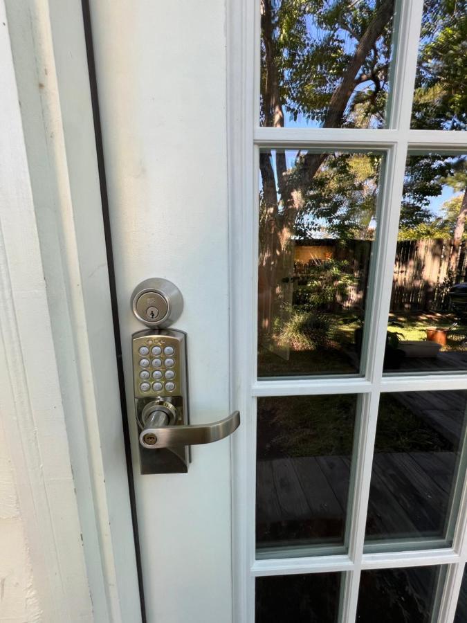 Cozy Loft With Parking And Private Patio W/ Grill Apartment Wilmington Bagian luar foto